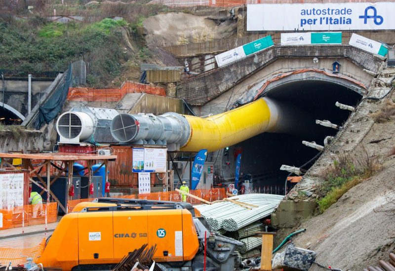 GERMOGLI PH: 12 FEBBRAIO 2025 FIRENZE SOPRALLUOGO CON AUSTOSTRADE PER L'ITALIA SUI CANTIERI PER I LAVORI ALLA TERZA CORSIA AUTOSTRADALE DELL'A1 A FIGLINE E INCISA VALDARNO E BARBERINO DEL MUGELLO NELLA FOTO SCAVO DELLA GALLERIA SAN DONATO