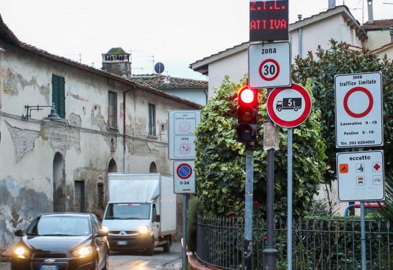 GERMOGLI PH: CAMPI BISENZIO CAPALLE ZTL ZONA TRAFFICO LIMITATO TELECAMERE MULTE SORVEGLIANZA NELLA FOTO