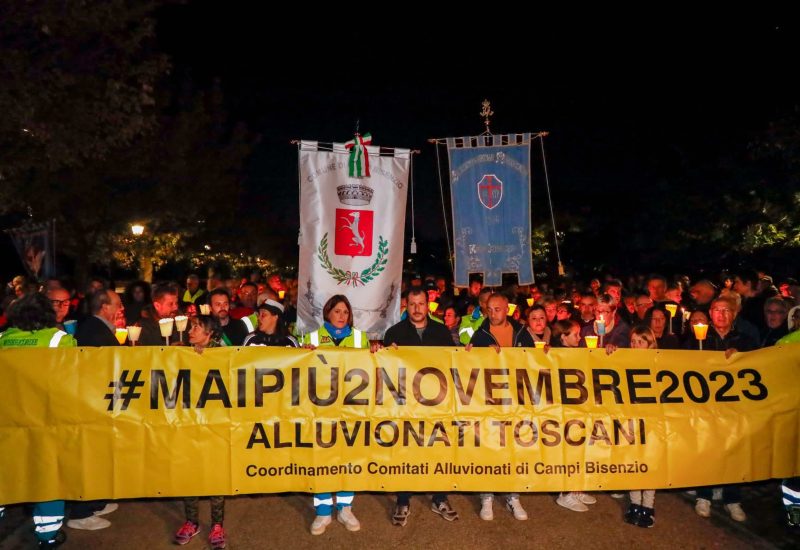 GERMOGLI PH: 2 NOVEMBRE 2024 CAMPI BISENZIO FIACCOLATA CORTEO DEI CITTADINI AD UN ANNO DALL'ALLUVIONE DEL 2 NOVEMBRE 2023 NELLA FOTO