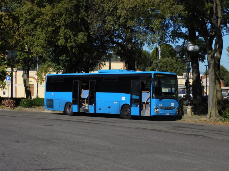 https://commons.wikimedia.org/wiki/File:Autolinee_Toscane_Iveco_Crossway_Line_K5217_Firenze_Vittorio_Veneto_20221029.jpg