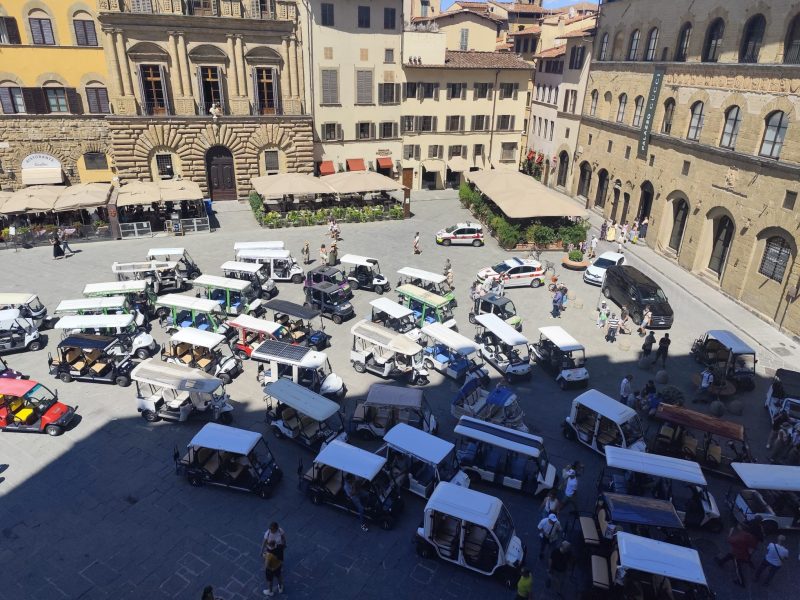 caddy-e-golf-car-in-piazza-signoria1