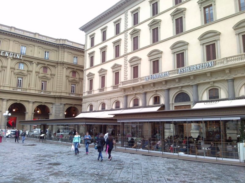 Wikimedia Commons https://commons.wikimedia.org/wiki/File:Kawiarnia_Paszkowski_na_Placu_Republiki.jpg